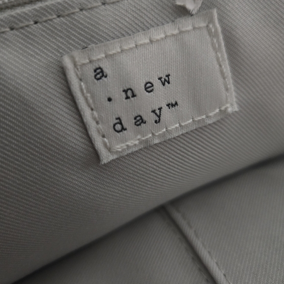 💚 2/$12 or 3/$17  A New Day Pearl Gray Women's Backpack NWOT - Picture 3 of 5